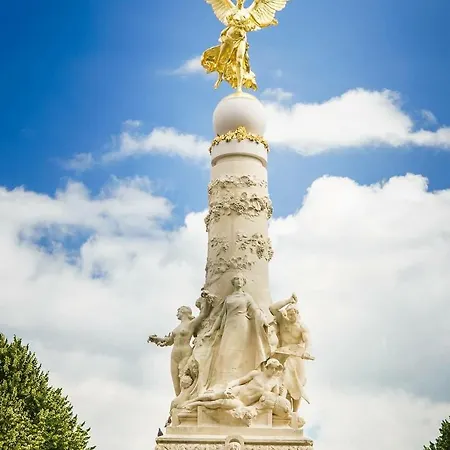 View, Pool And On The Champagne Vineyard * Saint-Thierry