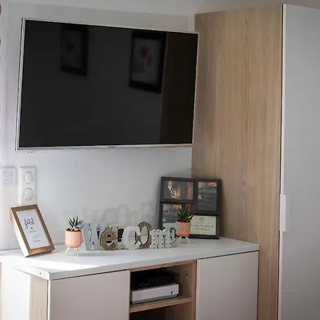 View, Pool And On The Champagne Vineyard アパート Saint-Thierry